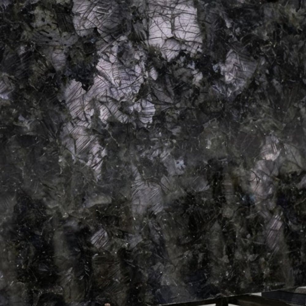 Поверхня каменю: Невирівський лабрадорит (Black Ice)
