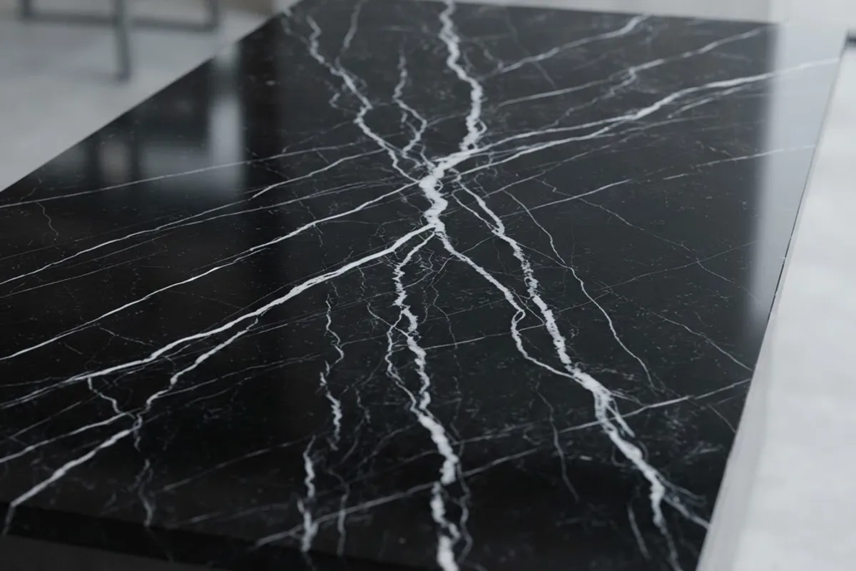 Поверхня каменю: Мармур Nero Marquina